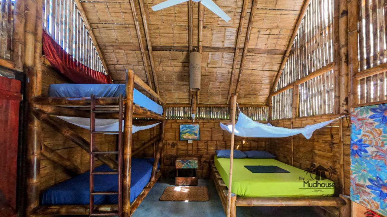 The Mudhouse Hostel Mompiche Exterior photo