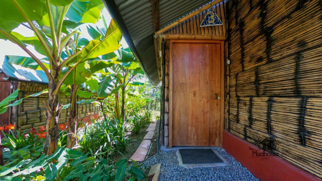 The Mudhouse Hostel Mompiche Exterior photo