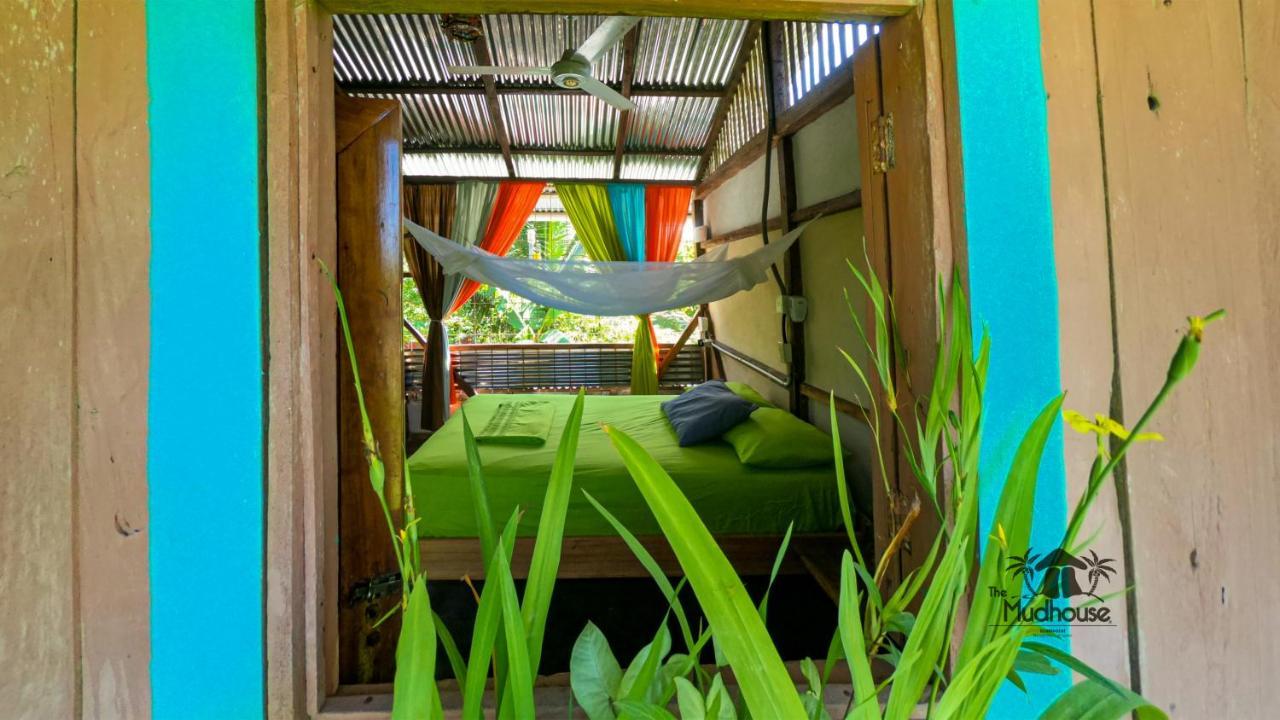 The Mudhouse Hostel Mompiche Exterior photo