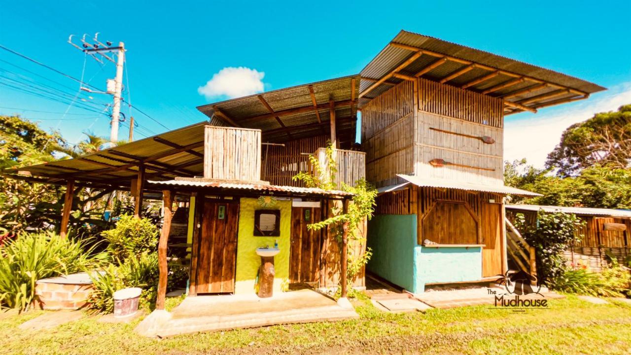 The Mudhouse Hostel Mompiche Exterior photo