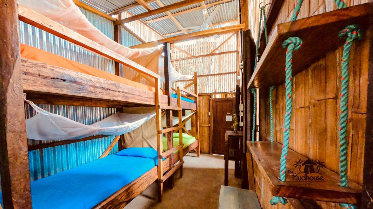 The Mudhouse Hostel Mompiche Exterior photo