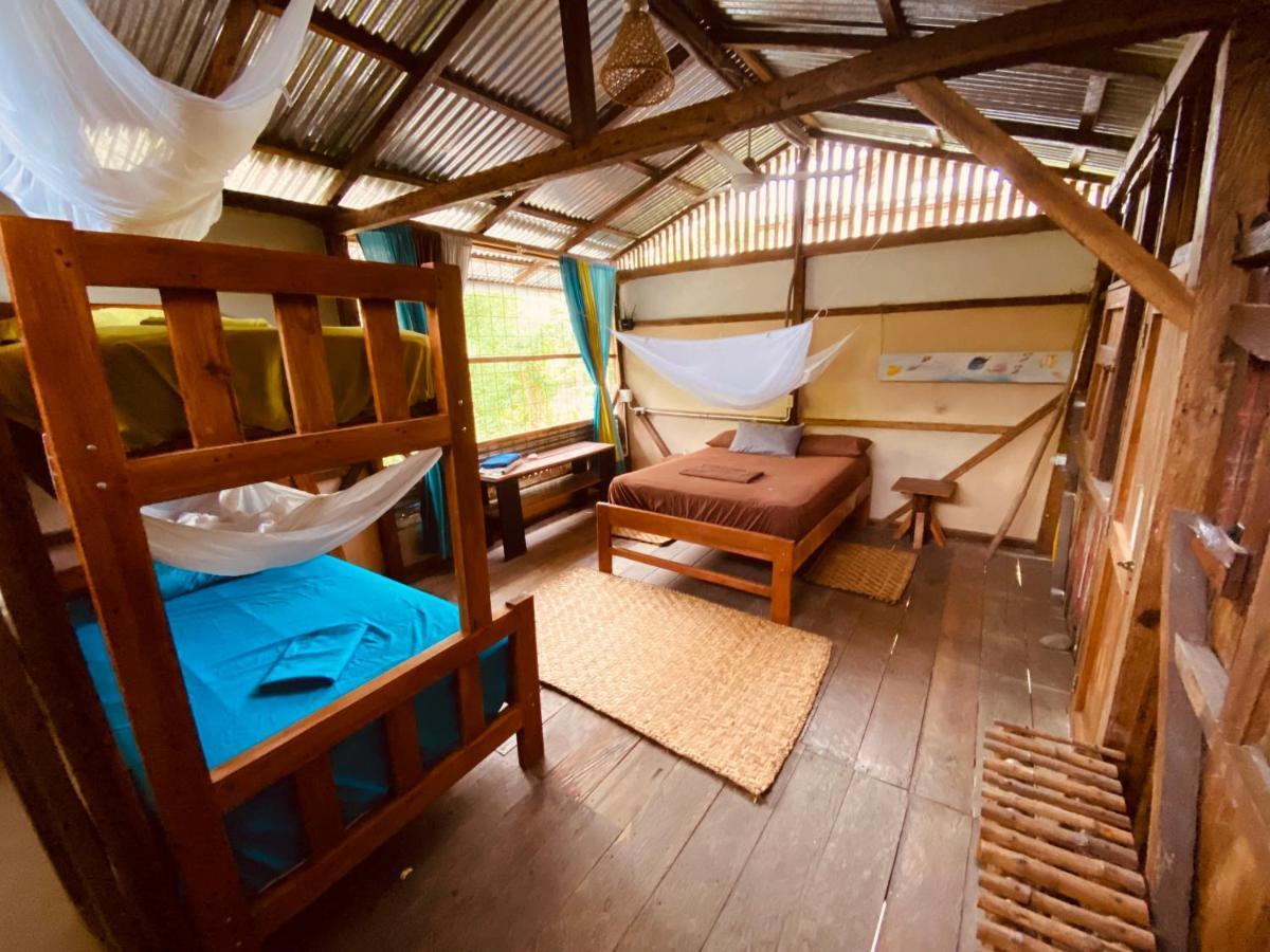 The Mudhouse Hostel Mompiche Exterior photo