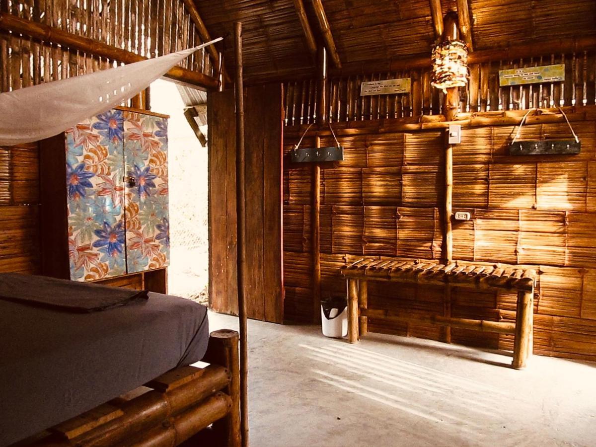 The Mudhouse Hostel Mompiche Exterior photo