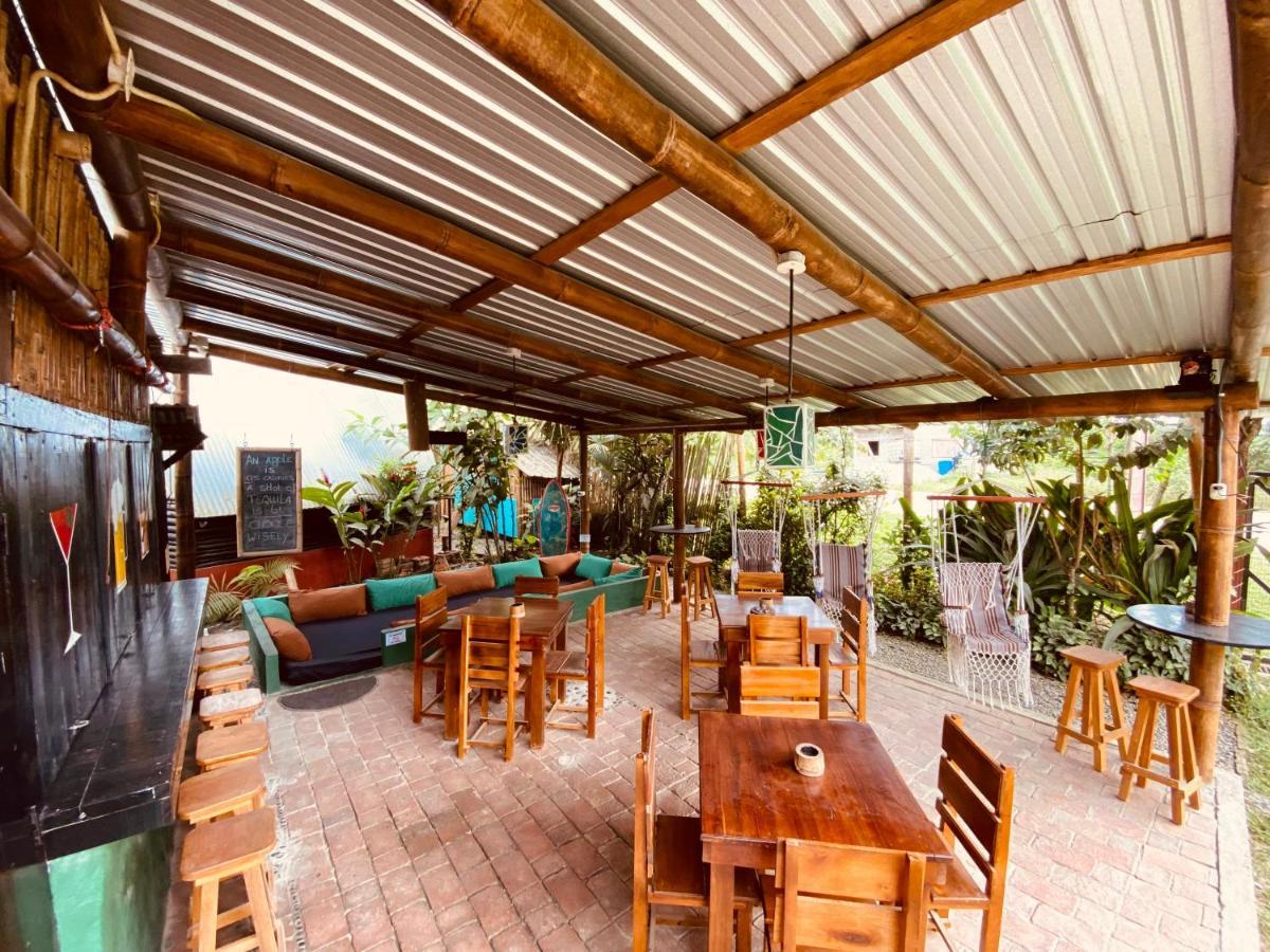 The Mudhouse Hostel Mompiche Exterior photo