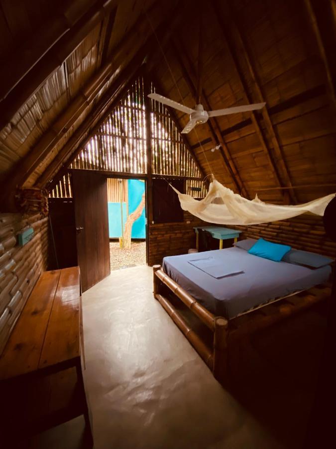 The Mudhouse Hostel Mompiche Exterior photo